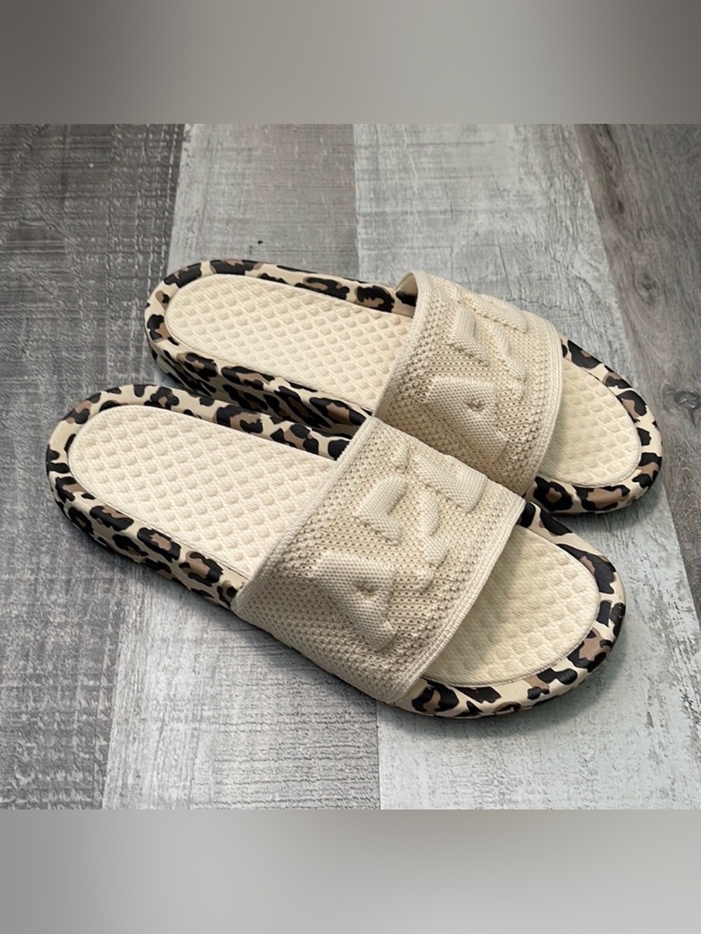 NEW ✨APL Women’s Techloom Slides Leopard